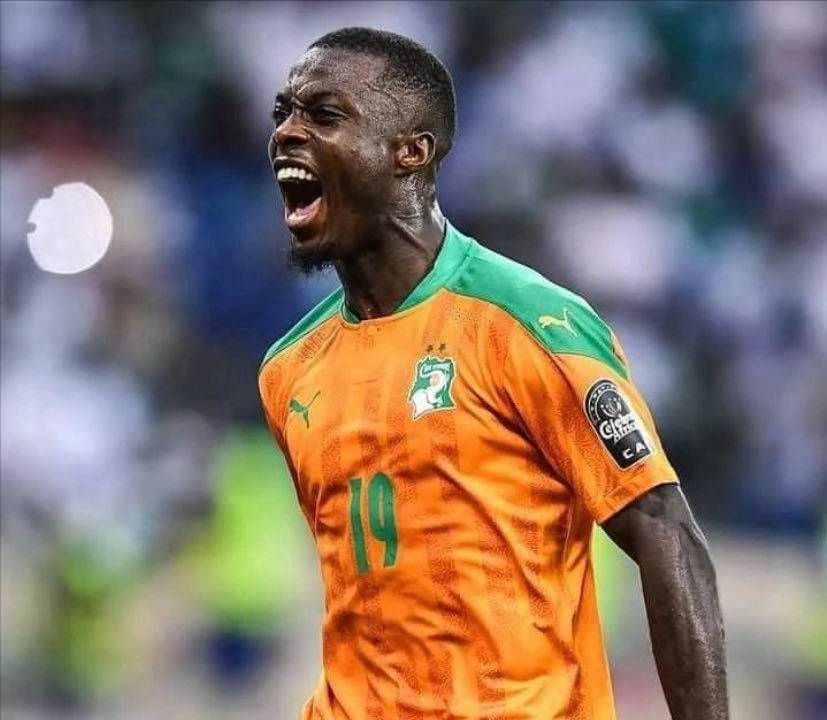 CLG险胜FNC，Viper单局斩获MVP焦点之战半决赛，锁定晋级资格