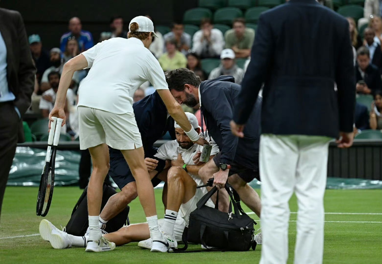 拉沃尔杯绝杀法网，辛纳带队取胜