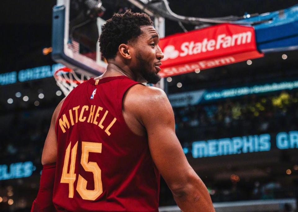 开云体育登录-马刺力克浙江队，米切尔点燃赛场